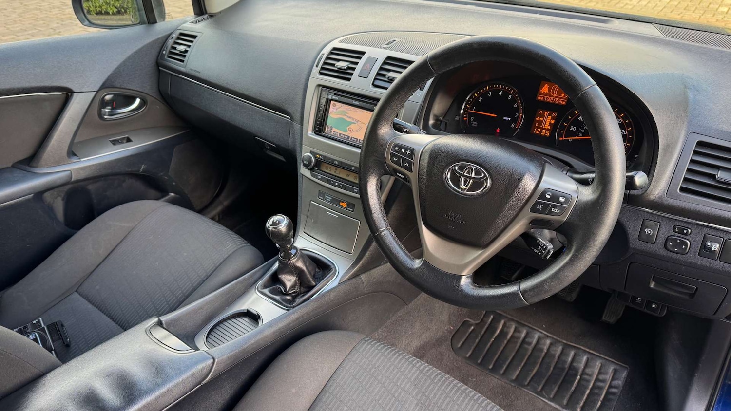 Used Toyota Avensis 2010 for sale - 77383423: Photo 11