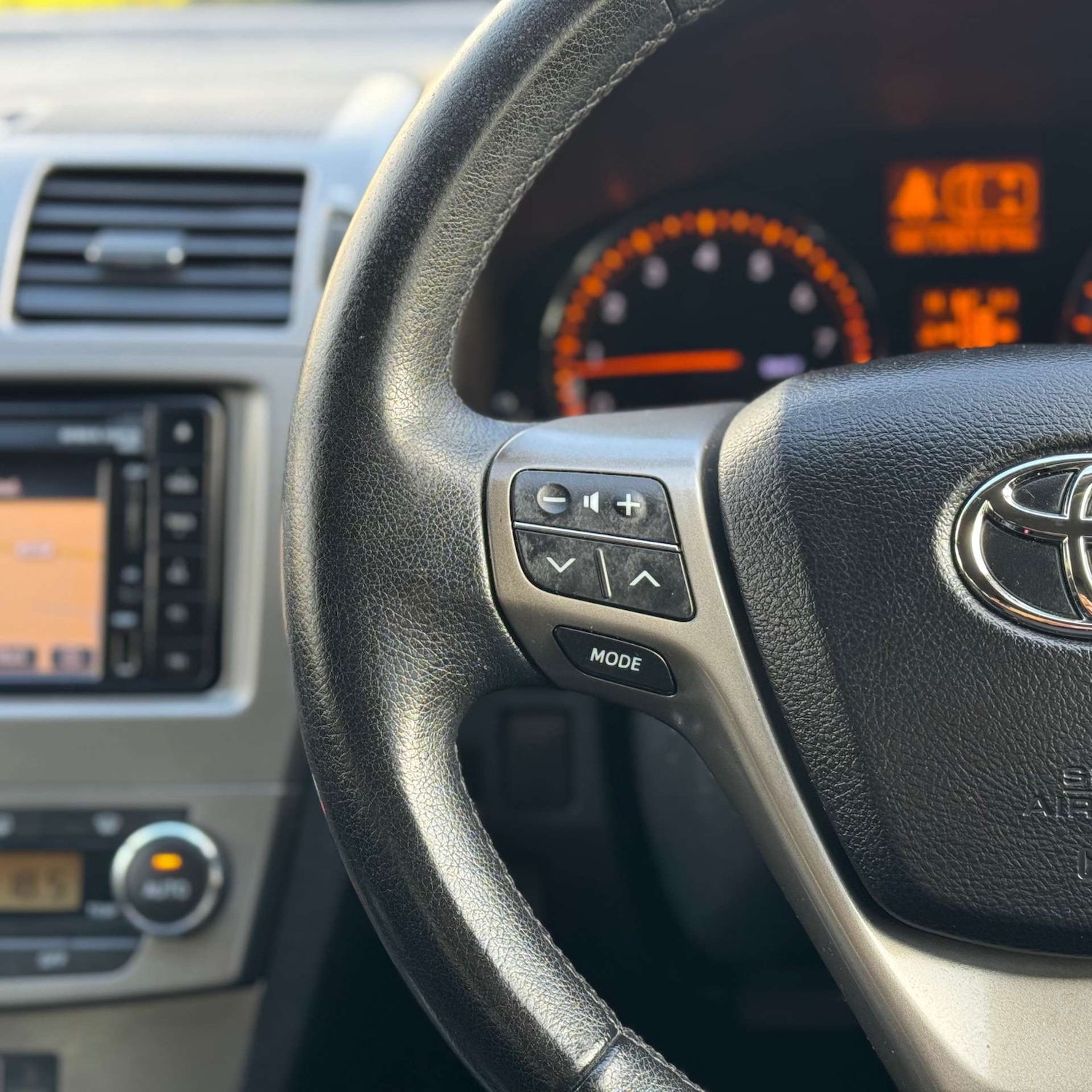 Used Toyota Avensis 2010 for sale - 77383423: Photo 16