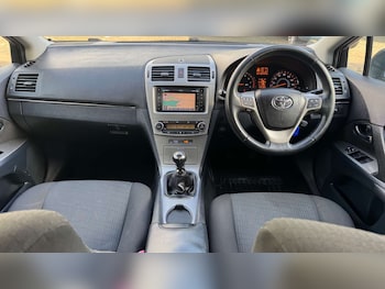 Used Toyota Avensis 2010 for sale - 77383423: Photo