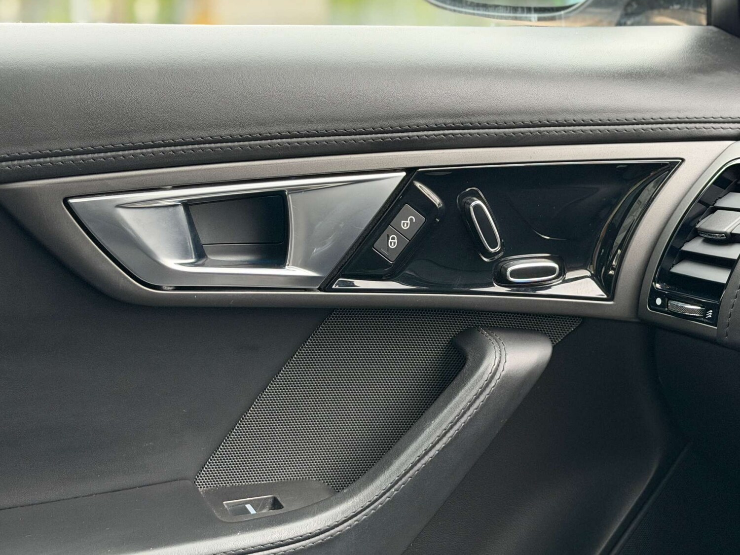 Used Jaguar F-Type 2015 for sale - 78125397: Photo 49