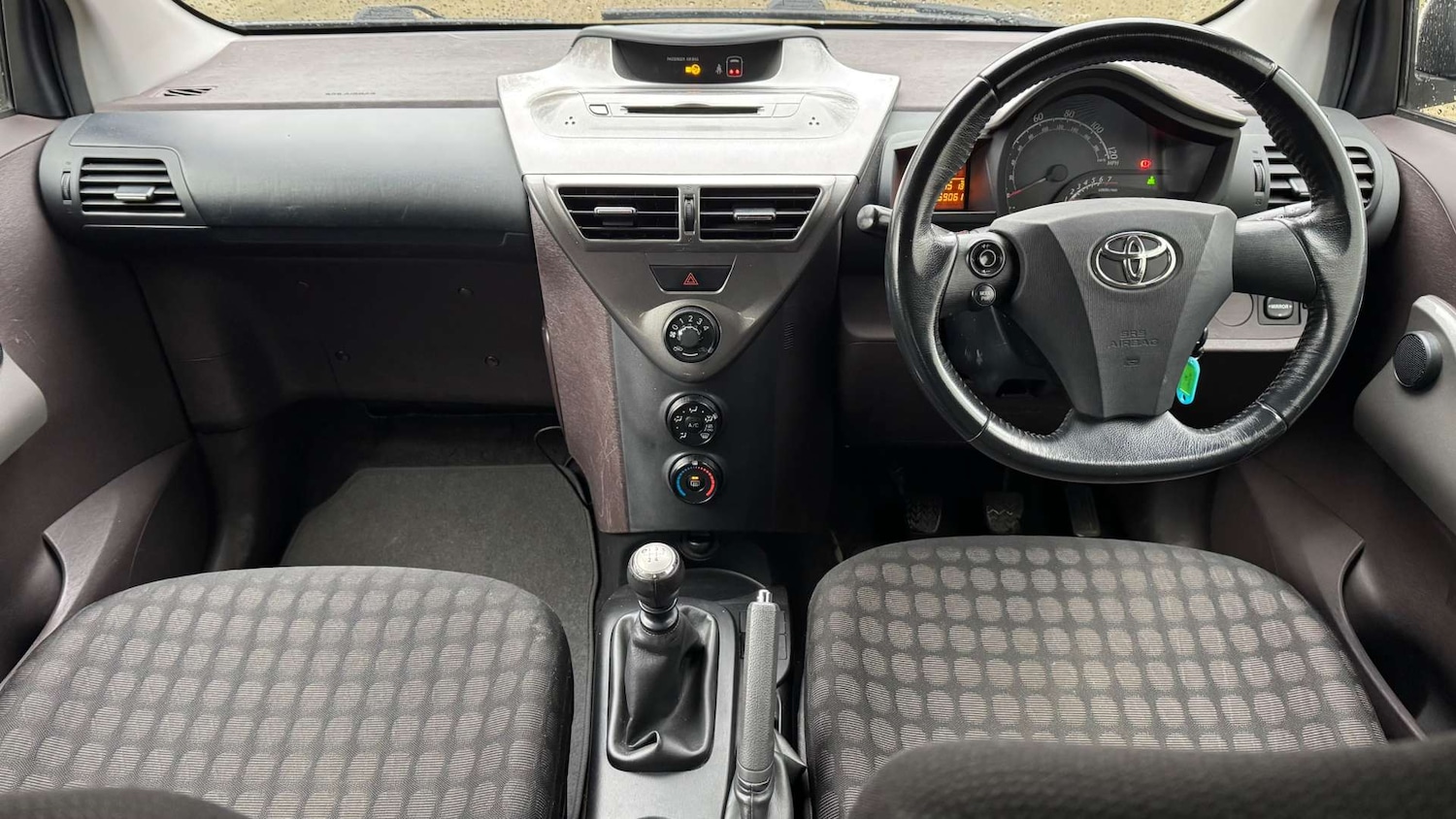 Used Toyota IQ 2010 for sale - 77398496: Photo 2