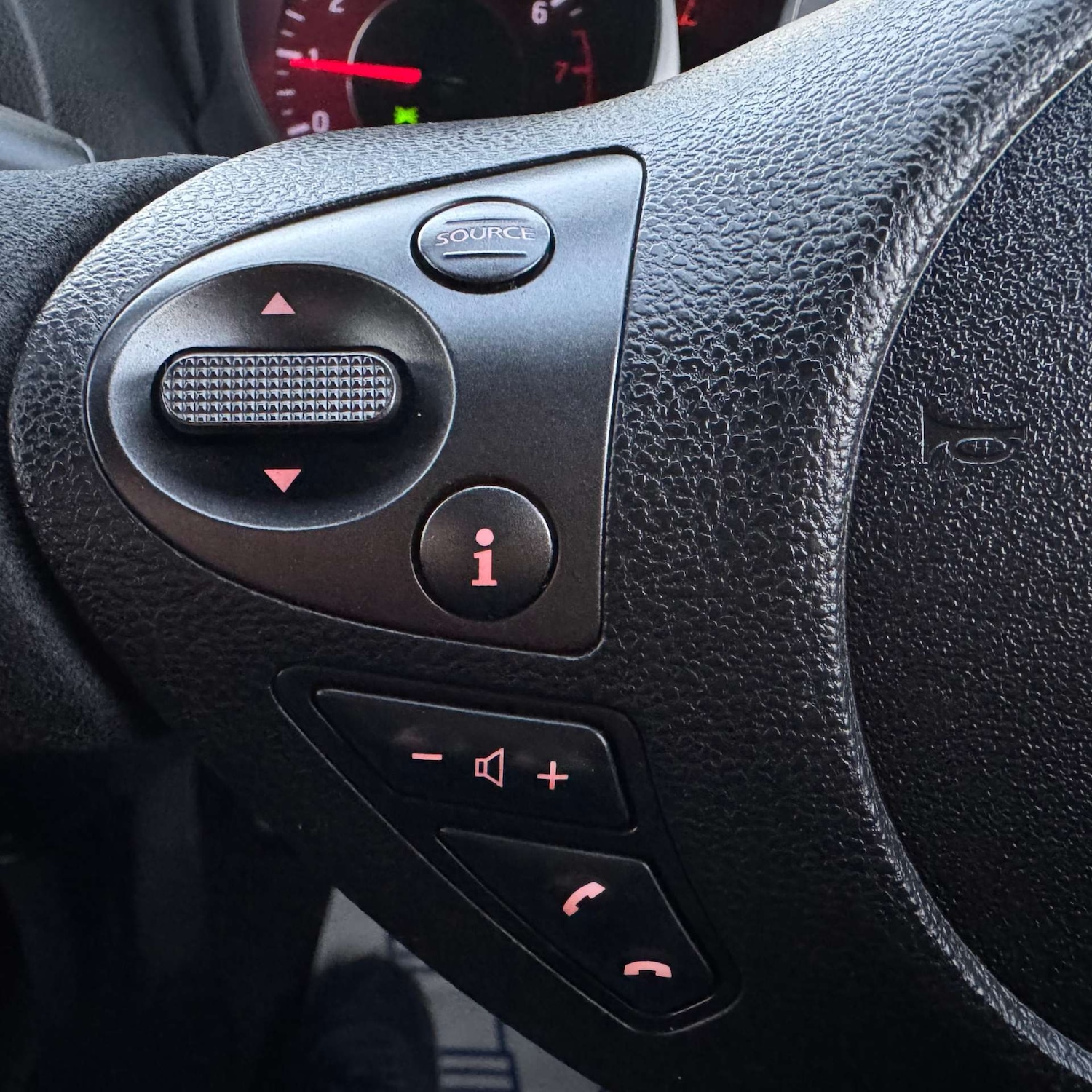 Used Nissan Juke 2015 for sale - 76602107: Photo 5