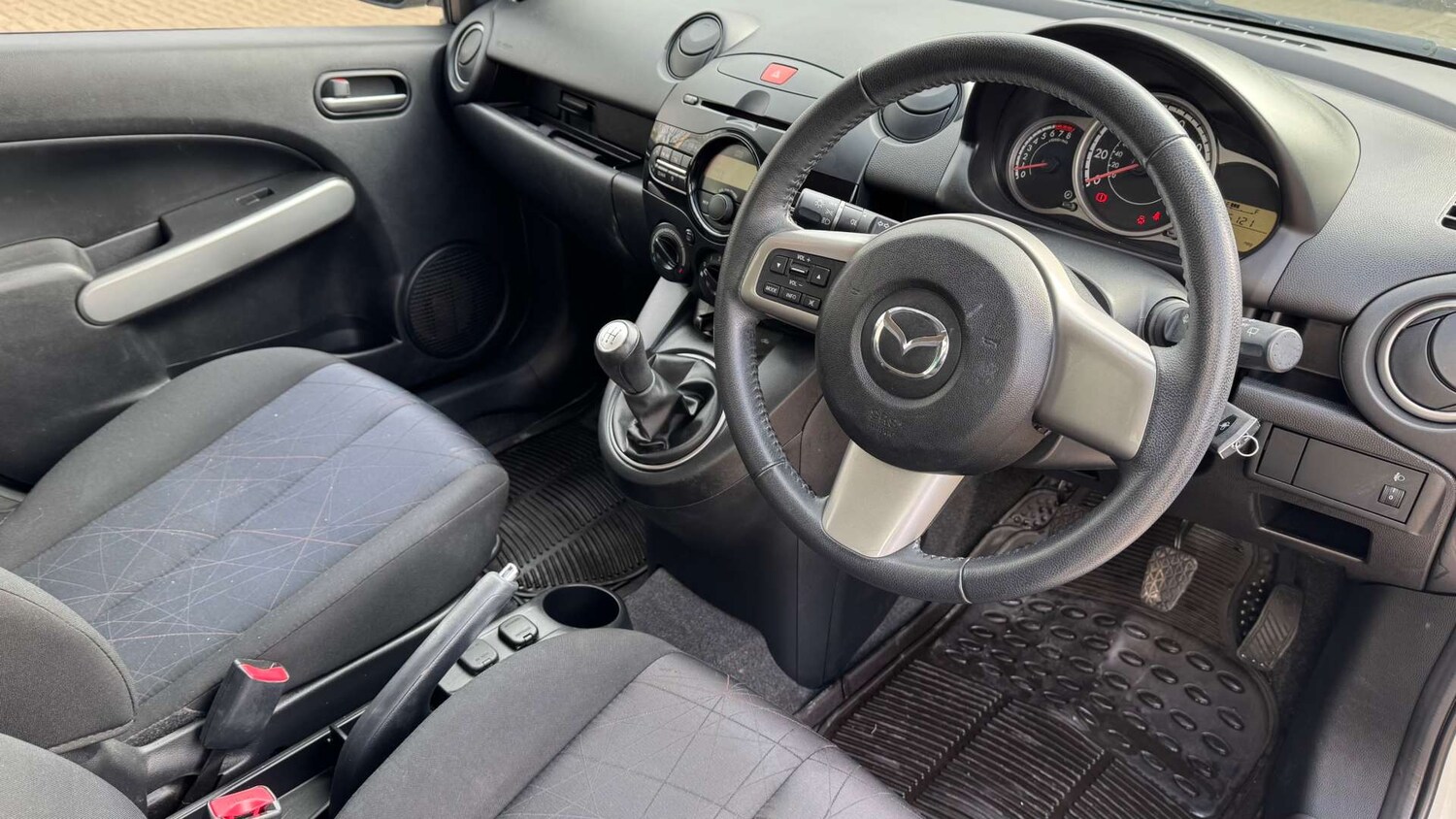 Used Mazda Mazda2 2011 for sale - 77735002: Photo 17