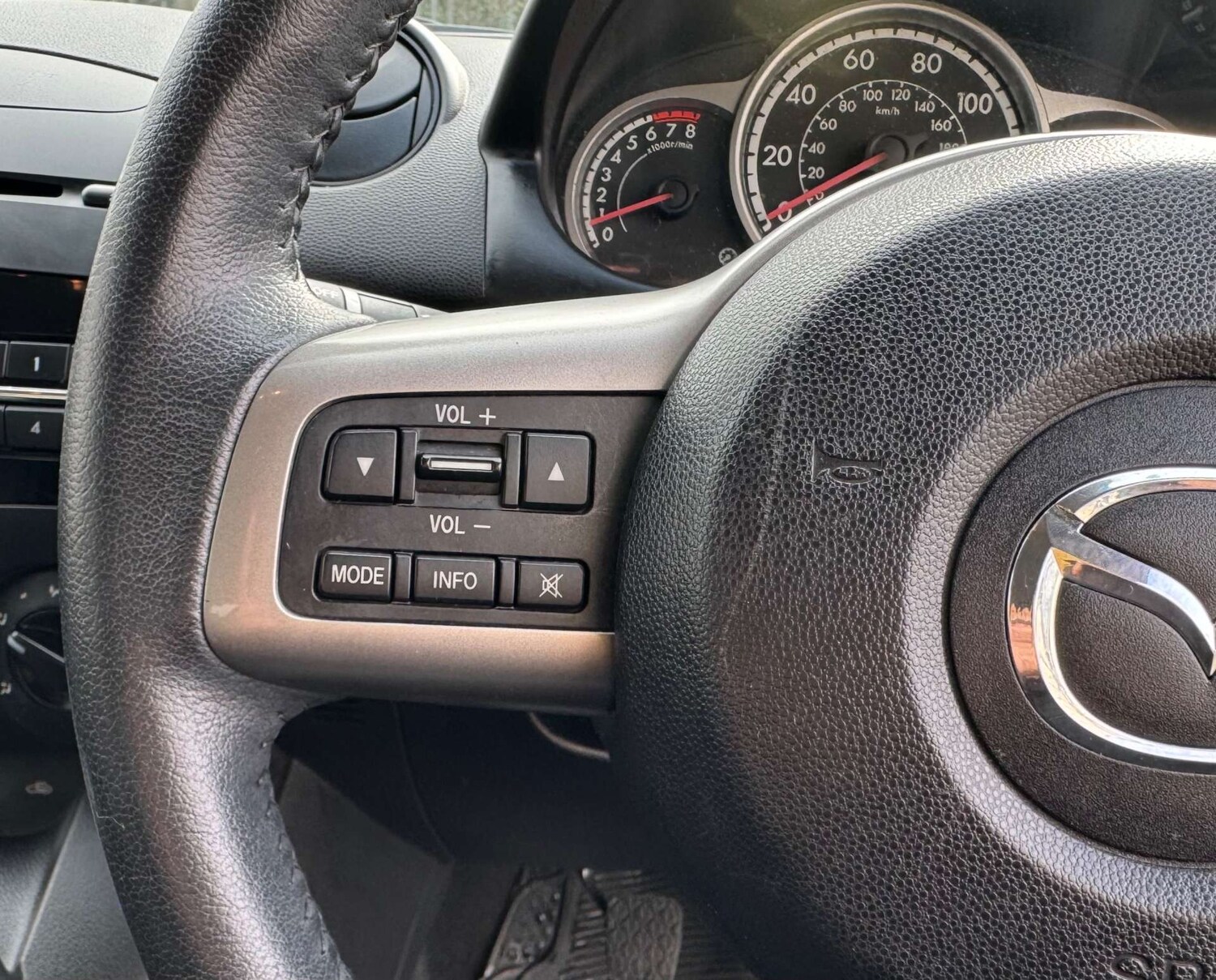 Used Mazda Mazda2 2011 for sale - 77735002: Photo 18