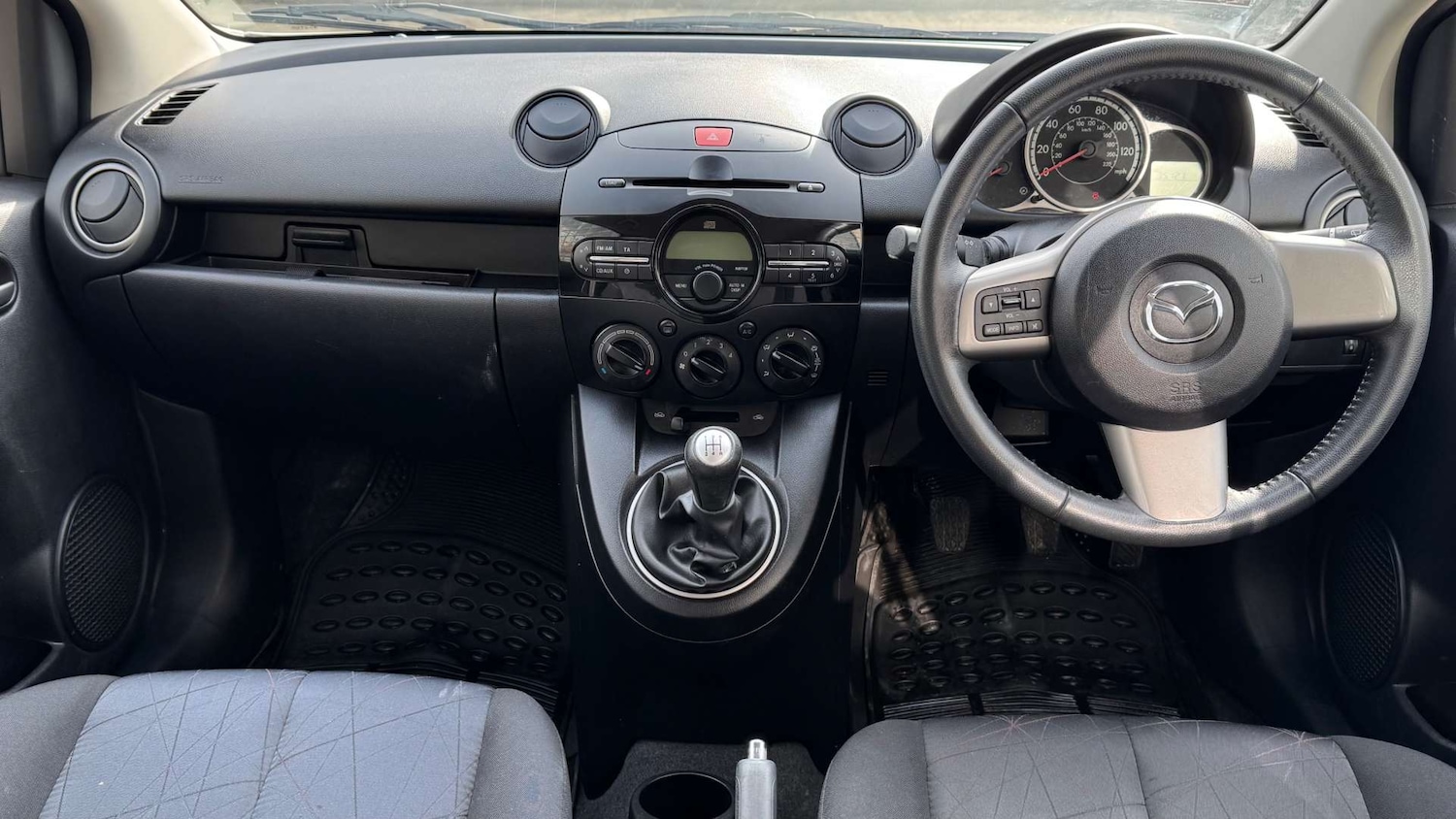 Used Mazda Mazda2 2011 for sale - 77735002: Photo 2