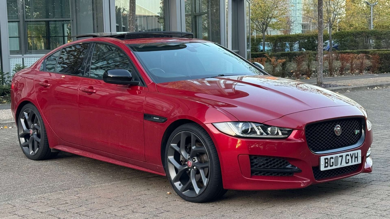 Used Jaguar XE 2017 for sale - 76187350: Photo 1
