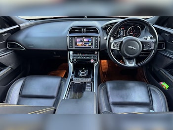 Used Jaguar XE 2017 for sale - 76187350: Photo 2