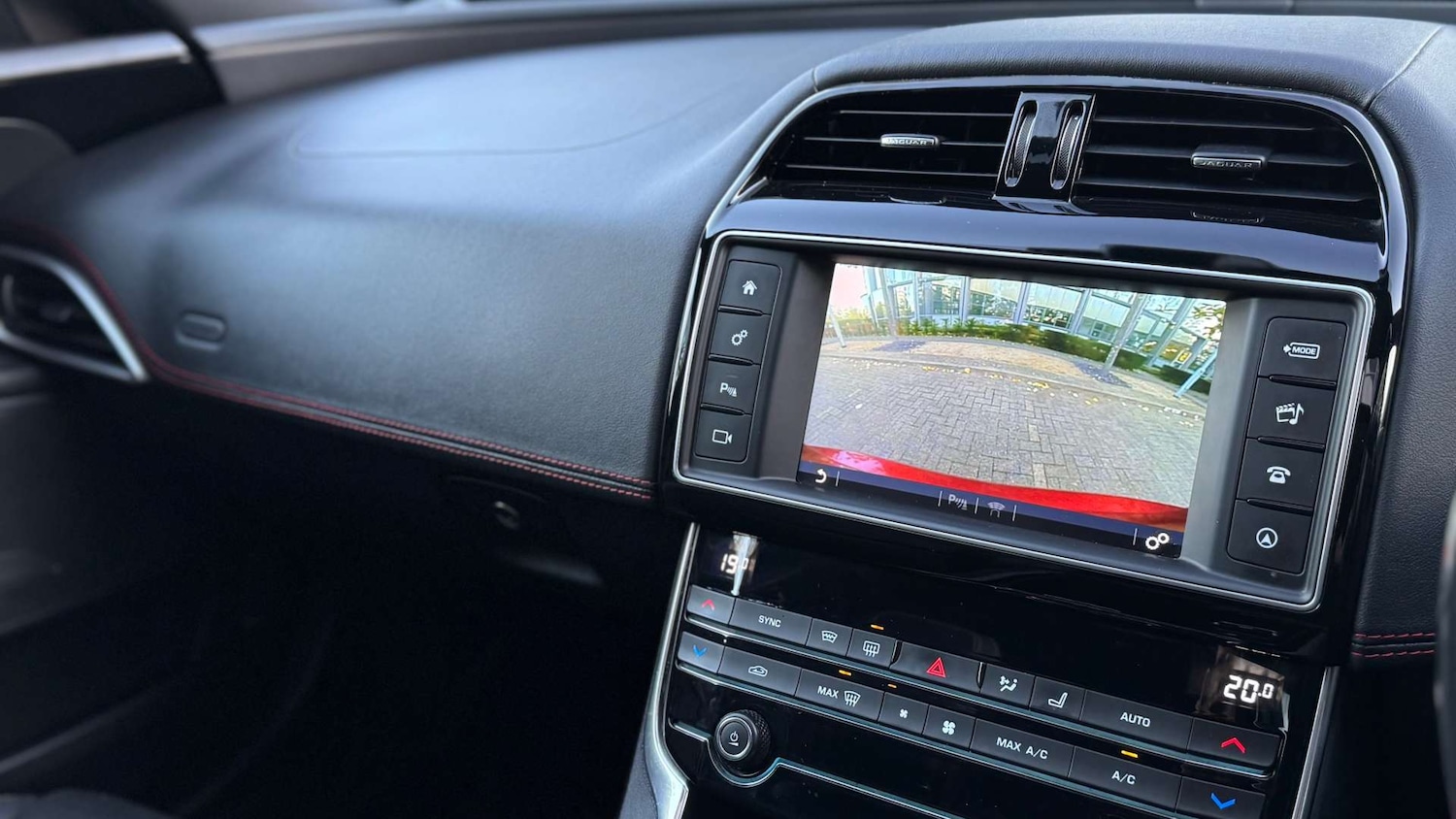 Used Jaguar XE 2017 for sale - 76187350: Photo 38