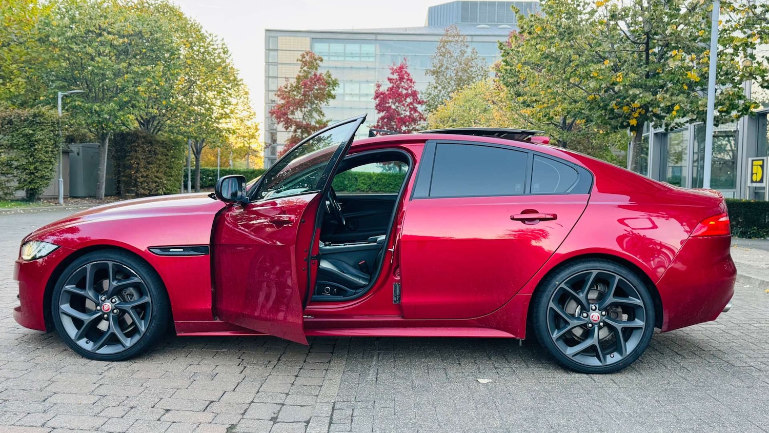 Used Jaguar XE 2017 for sale - 76187350: Photo 49