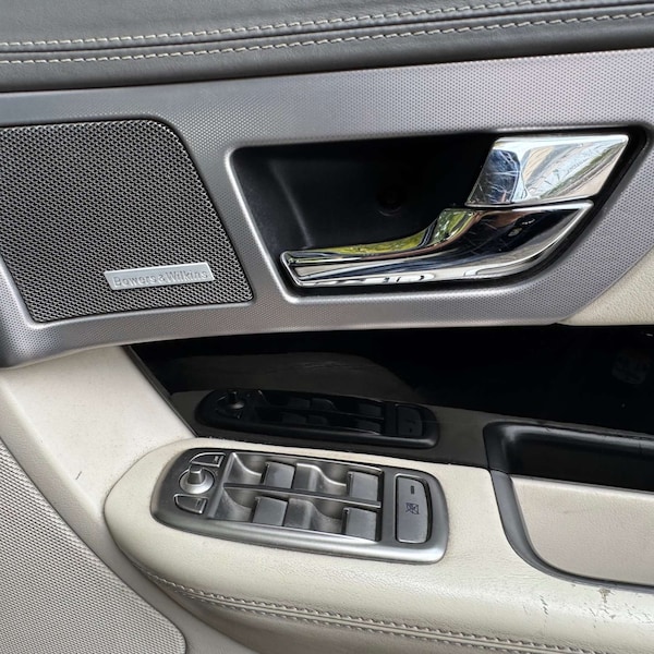 Used Jaguar XF 2010 for sale - 76235441: Photo 19