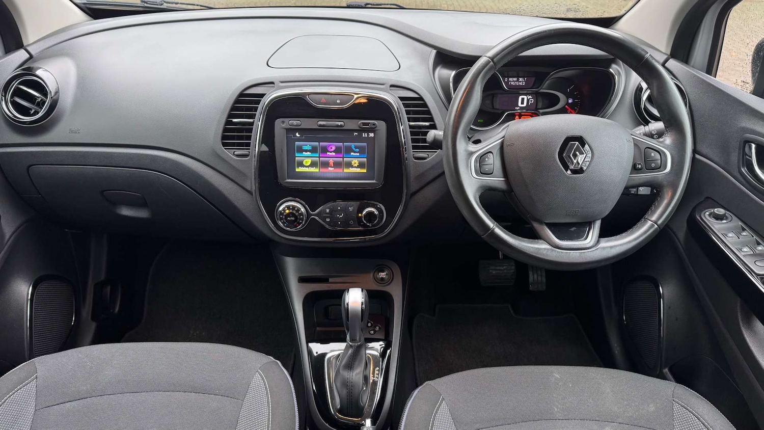 Used Renault Captur 2016 for sale - 77336996: Photo 2