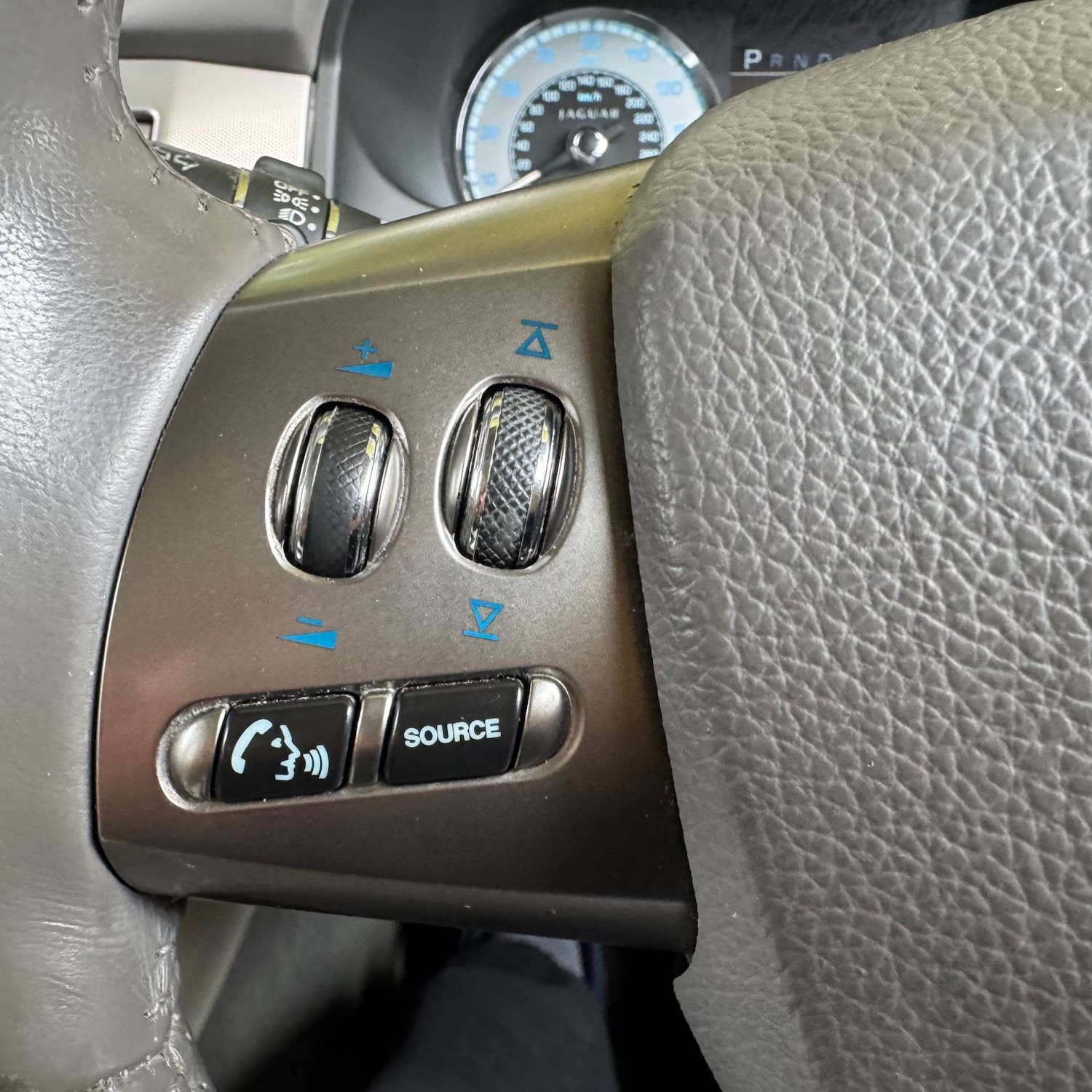 Used Jaguar XF 2010 for sale - 76527419: Photo 10