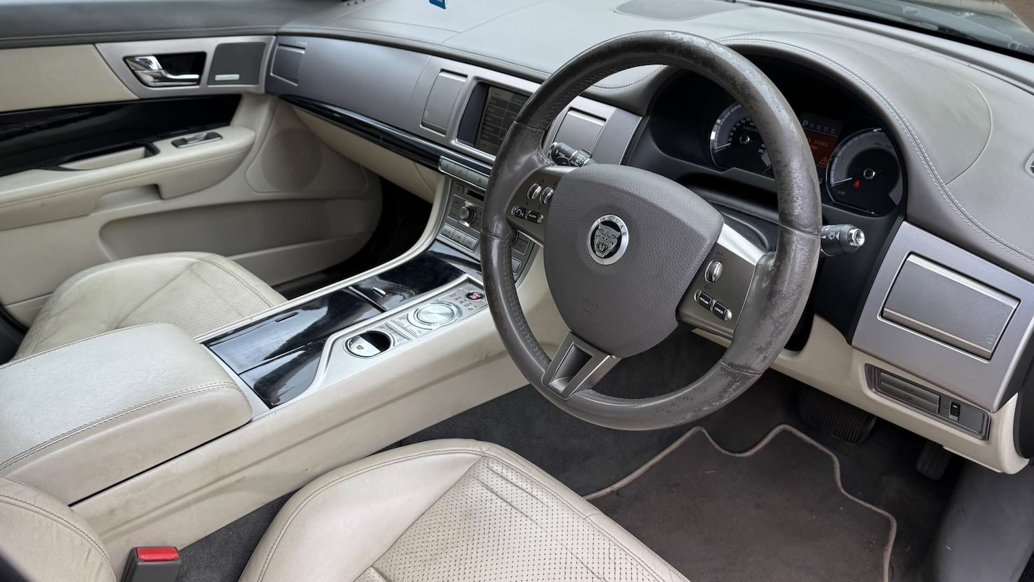 Used Jaguar XF 2010 for sale - 76527419: Photo 13