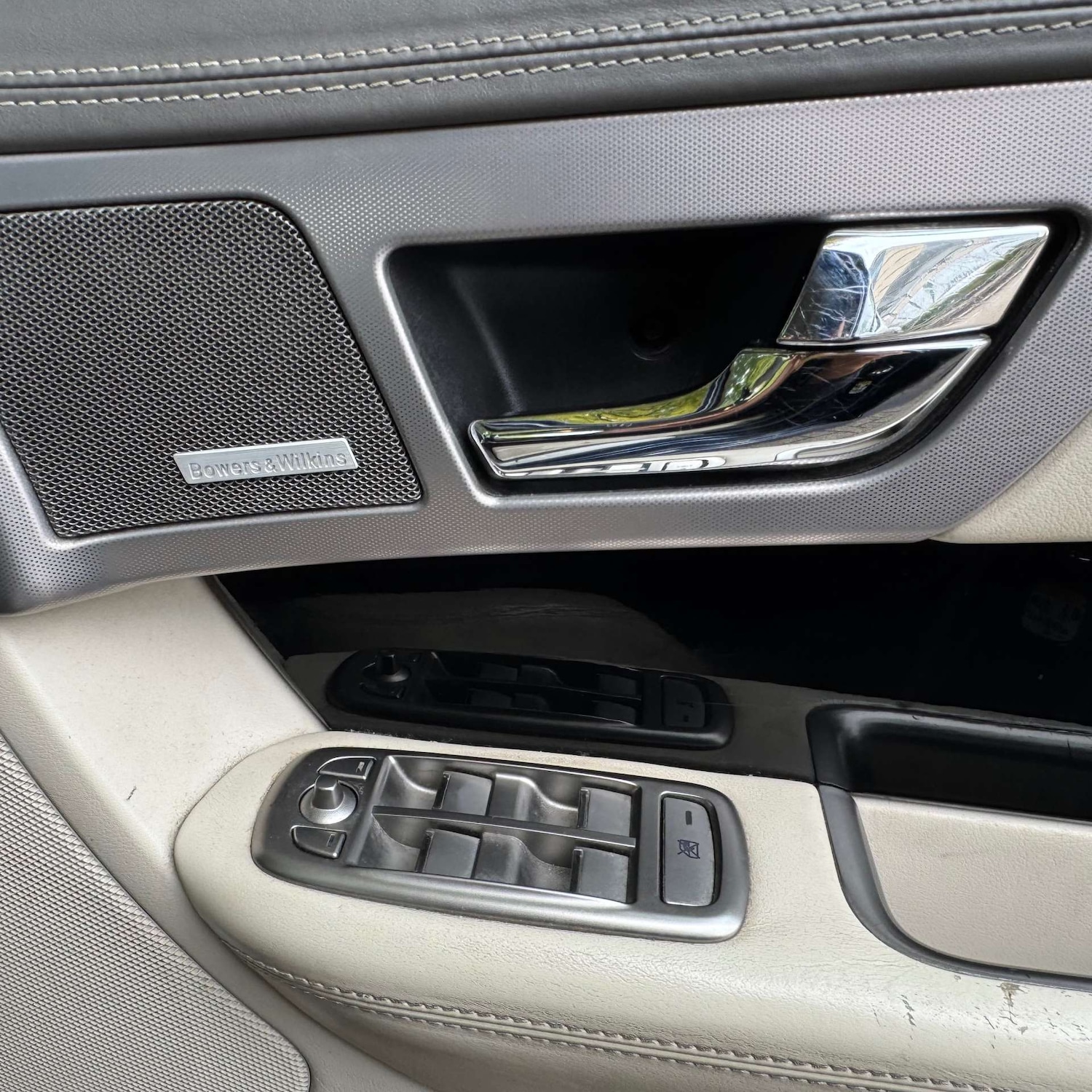 Used Jaguar XF 2010 for sale - 76527419: Photo 19