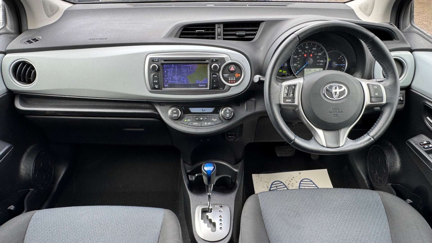 Used Toyota Yaris 2013 for sale - 77303967: Photo 2