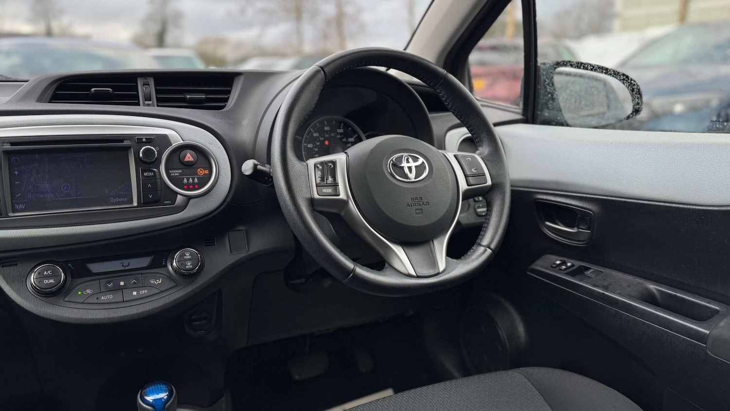 Used Toyota Yaris 2013 for sale - 77303967: Photo 27