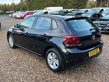 Used Volkswagen Polo 2018 for sale - 77040020: Photo