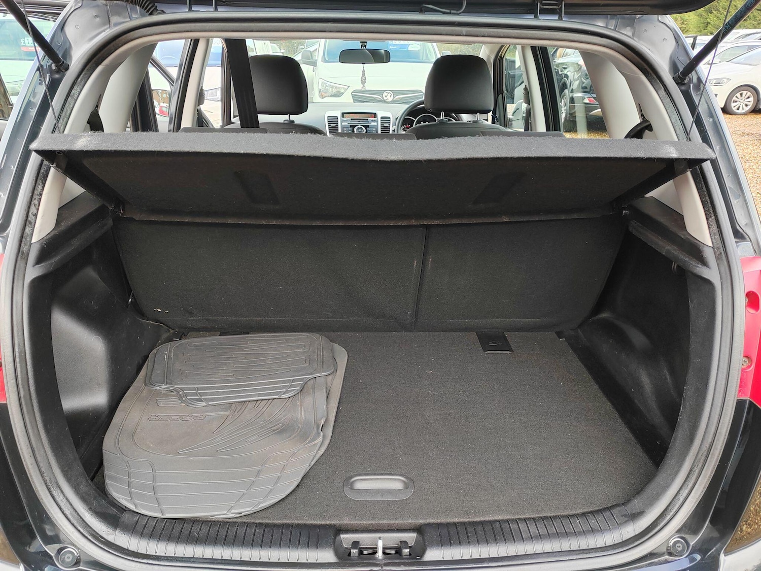 Used Kia Venga 2010 for sale - 77230135: Photo 12