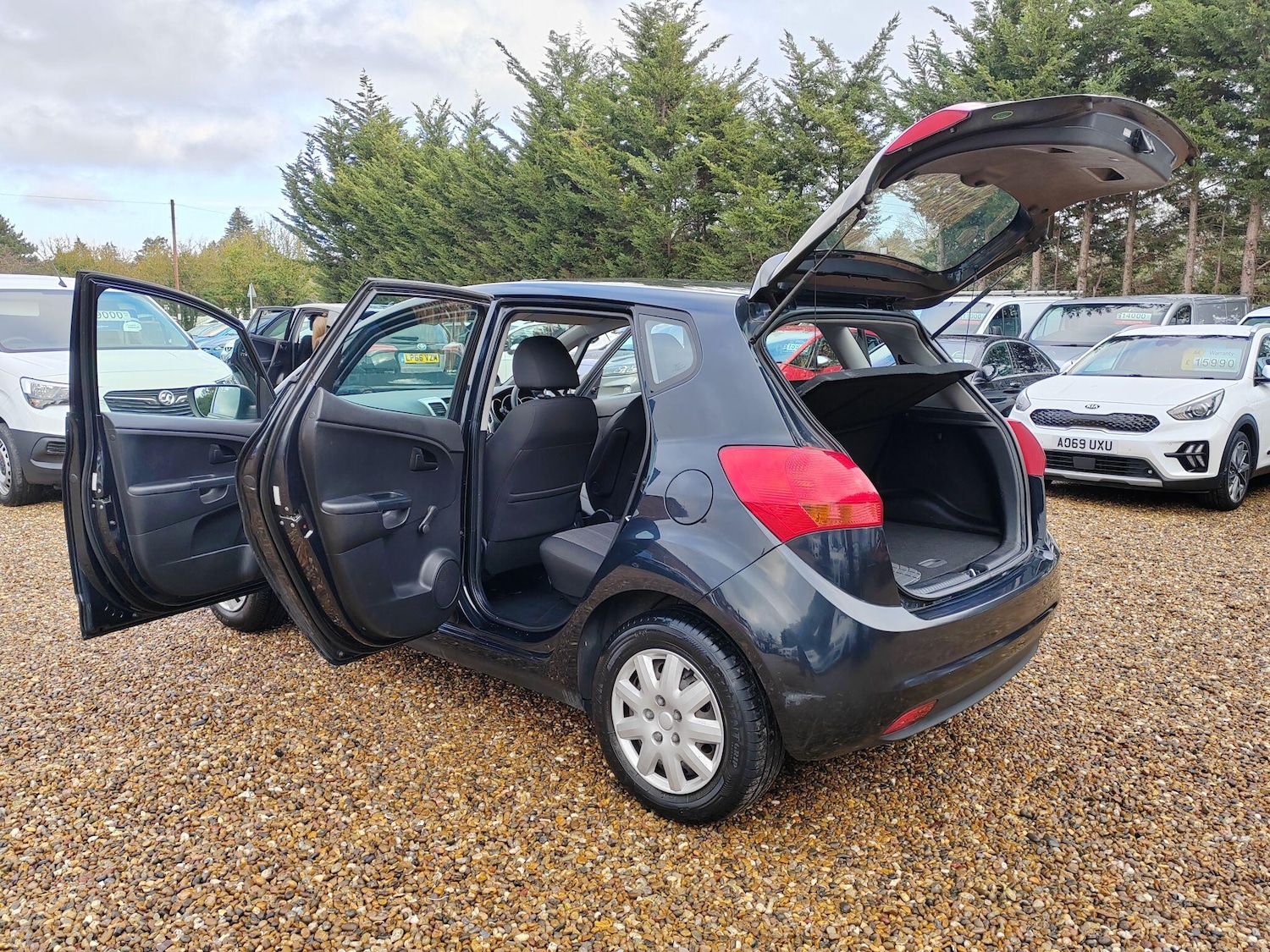 Used Kia Venga 2010 for sale - 77230135: Photo 21