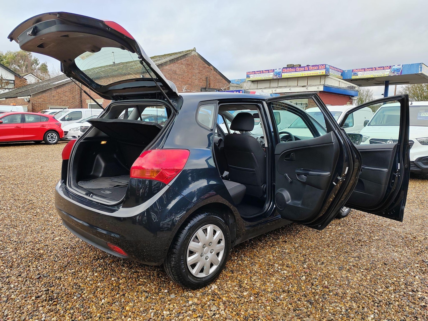 Used Kia Venga 2010 for sale - 77230135: Photo 23