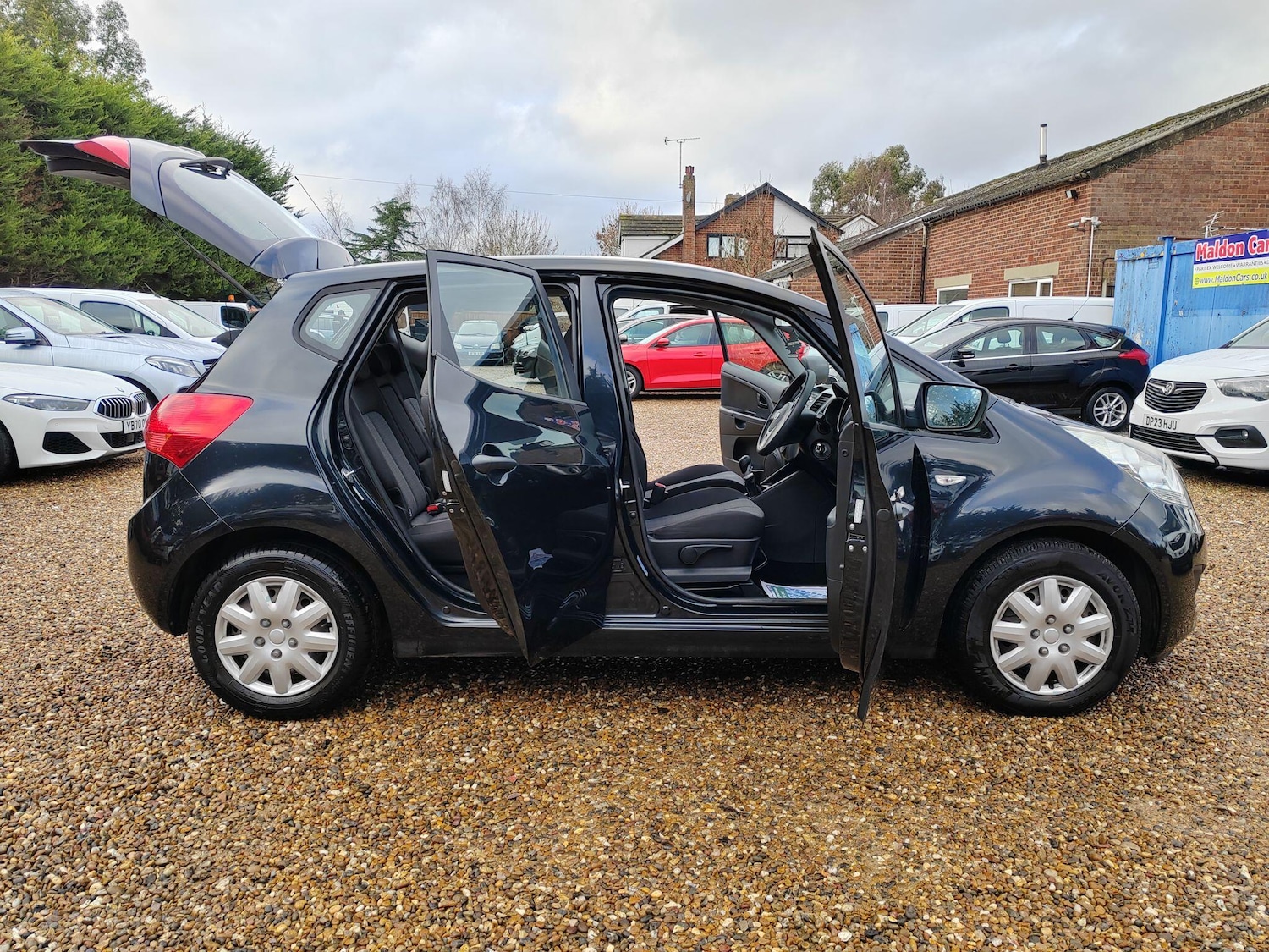 Used Kia Venga 2010 for sale - 77230135: Photo 24