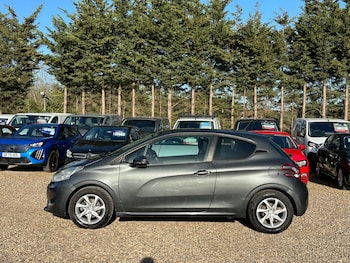 Used Peugeot 208 2013 for sale - 77908537: Photo