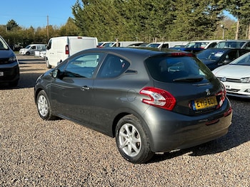 Used Peugeot 208 2013 for sale - 77908537: Photo