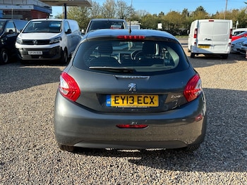 Used Peugeot 208 2013 for sale - 77908537: Photo