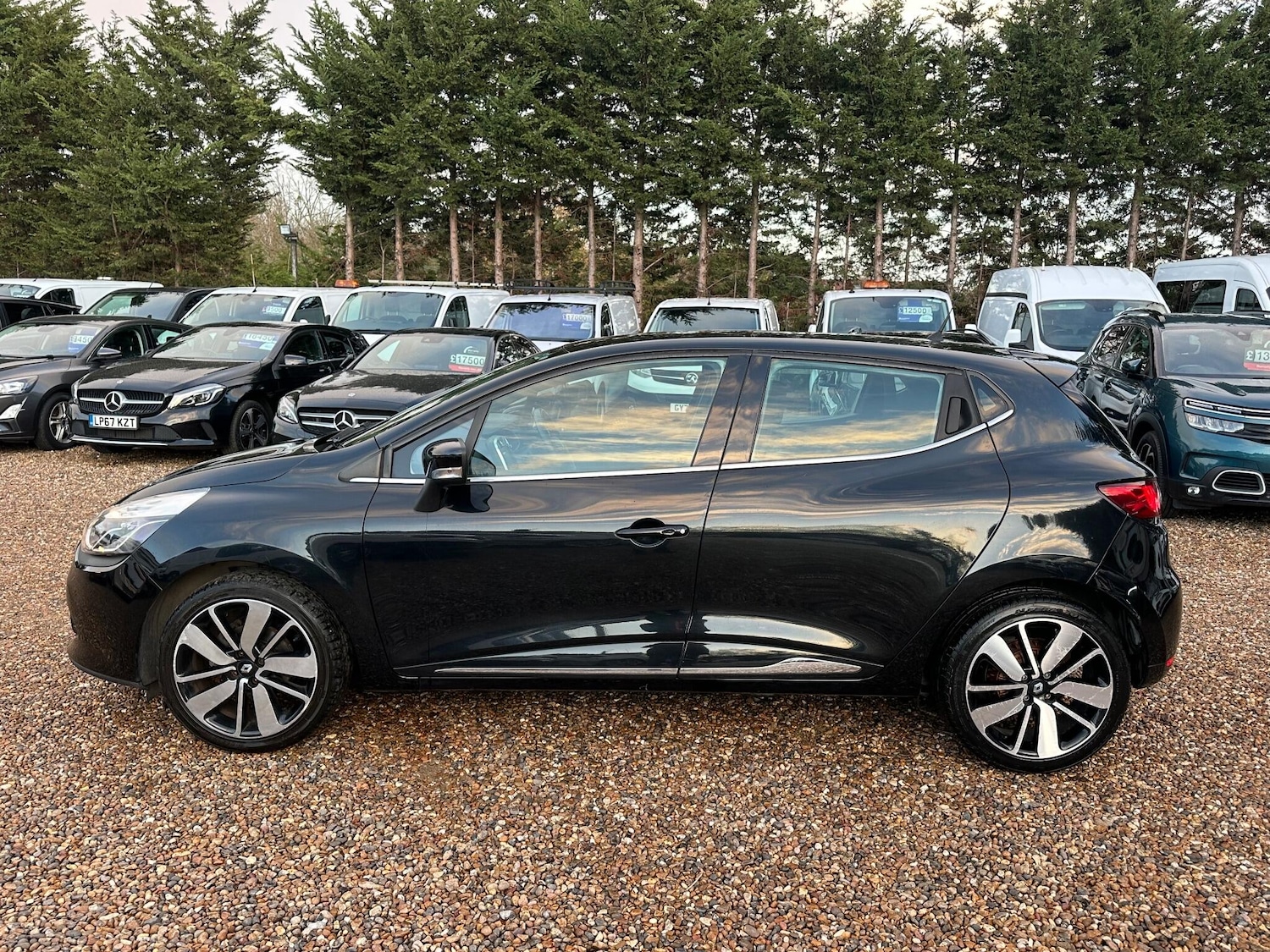 Used Renault Clio 2016 for sale - 76802184: Photo 2
