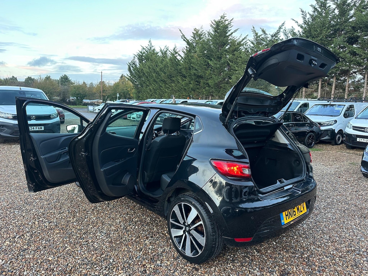 Used Renault Clio 2016 for sale - 76802184: Photo 20