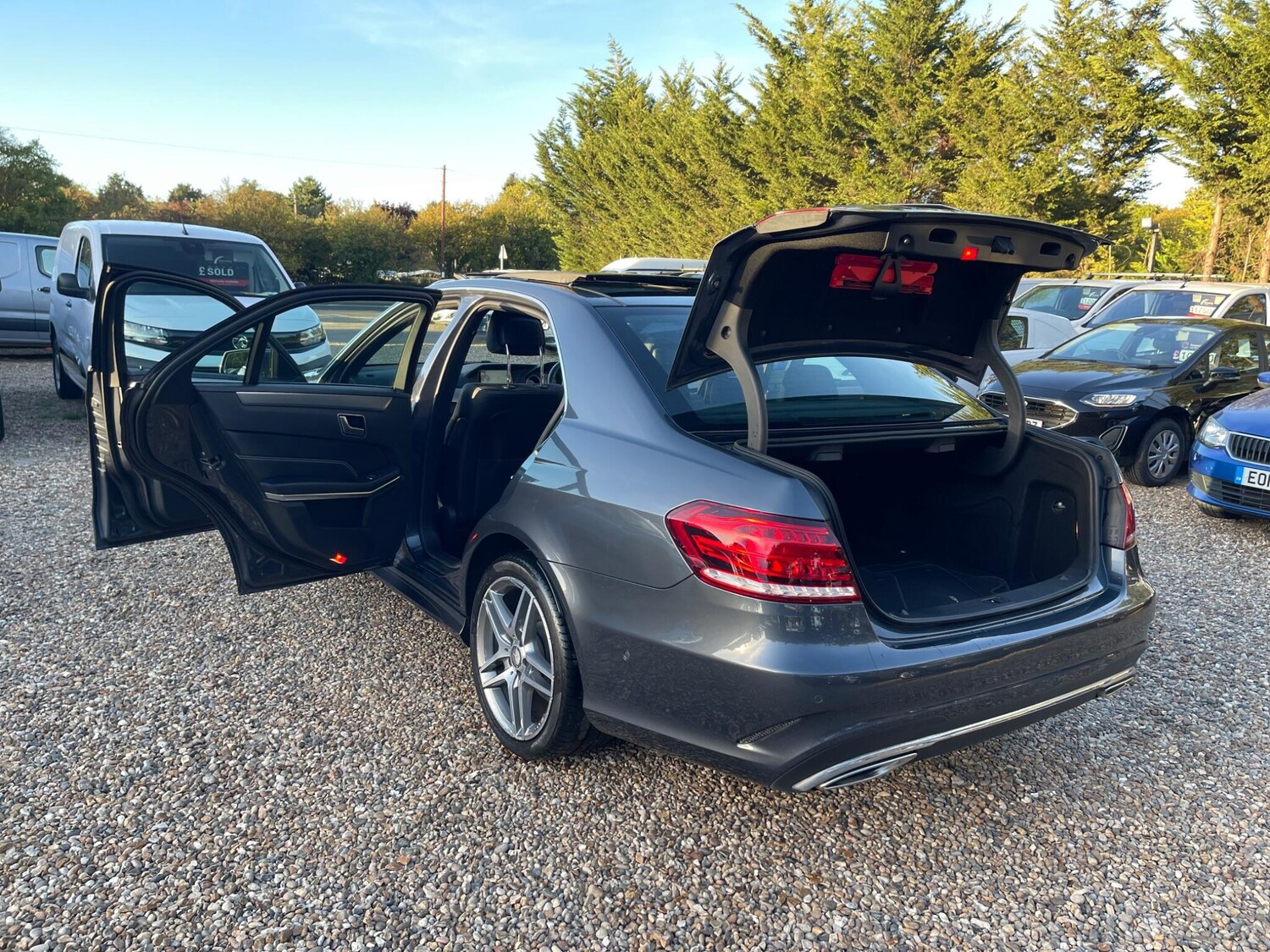 Used Mercedes-Benz E-Class 2014 for sale - 76061003: Photo 34