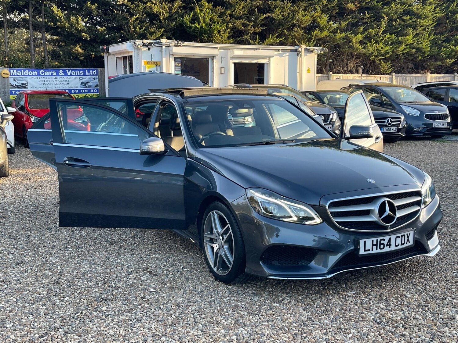 Used Mercedes-Benz E-Class 2014 for sale - 76061003: Photo 38