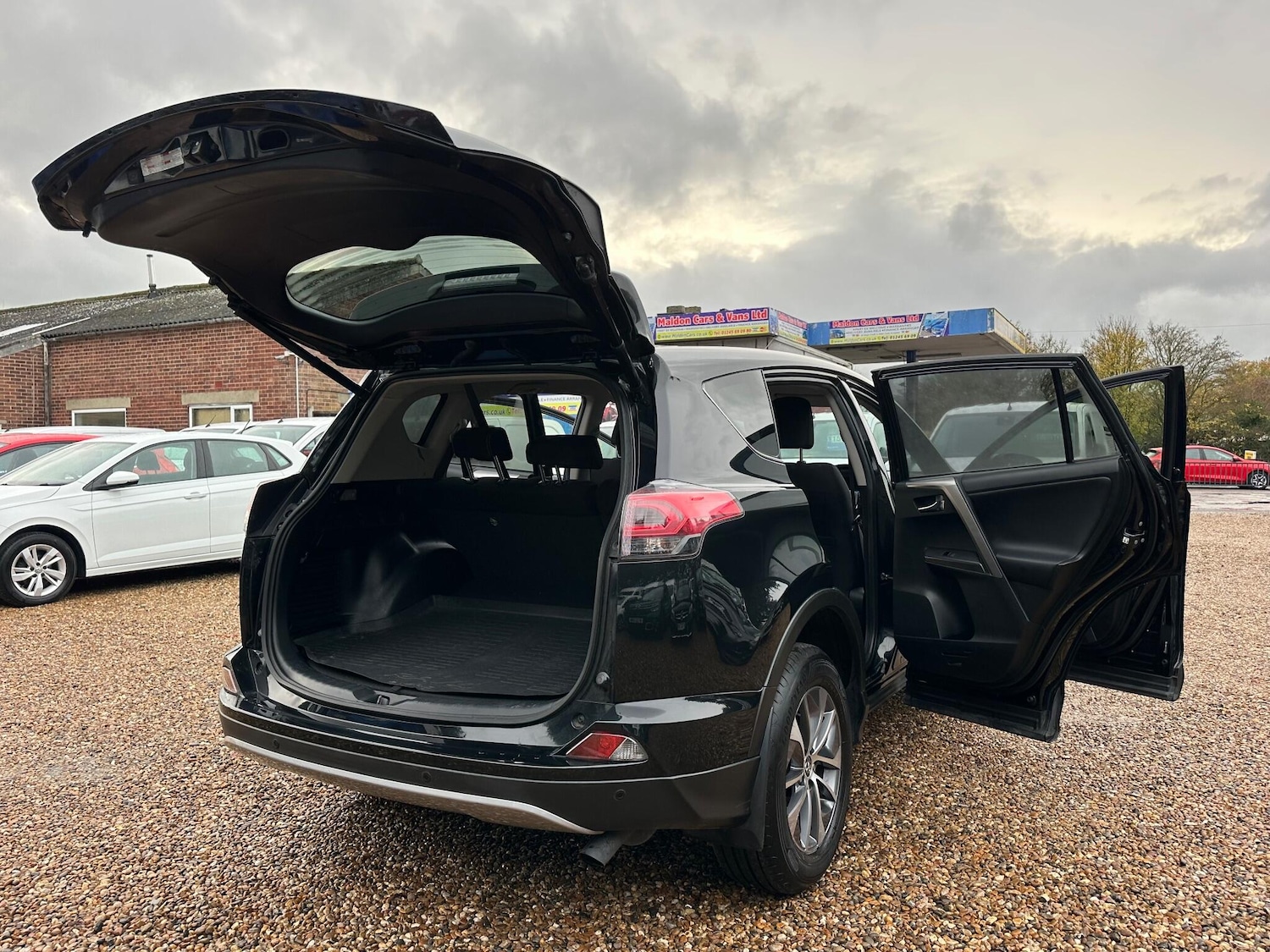 Used Toyota RAV4 2016 for sale - 76688805: Photo 24