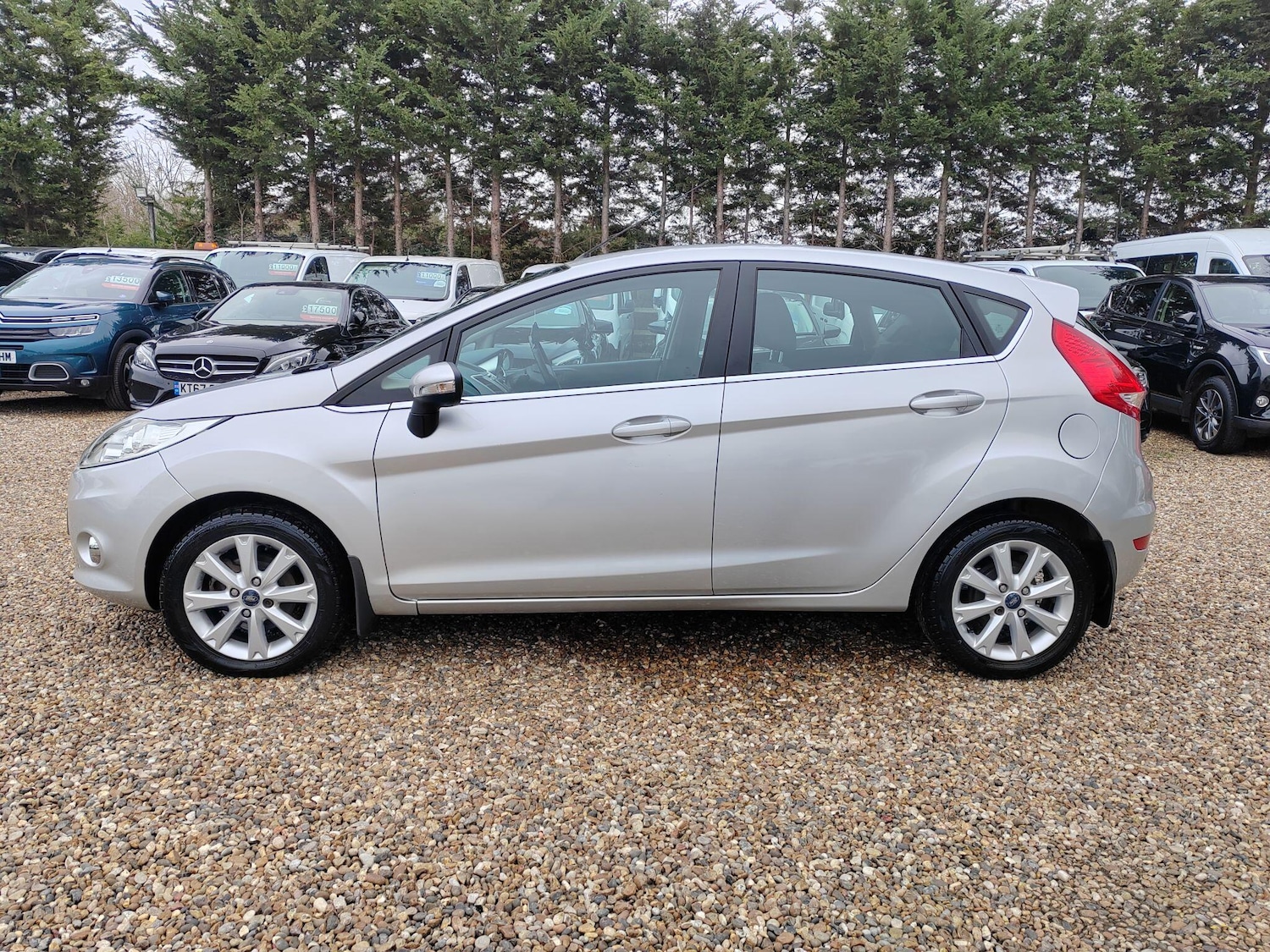 Used Ford Fiesta 2010 for sale - 77067123: Photo 2