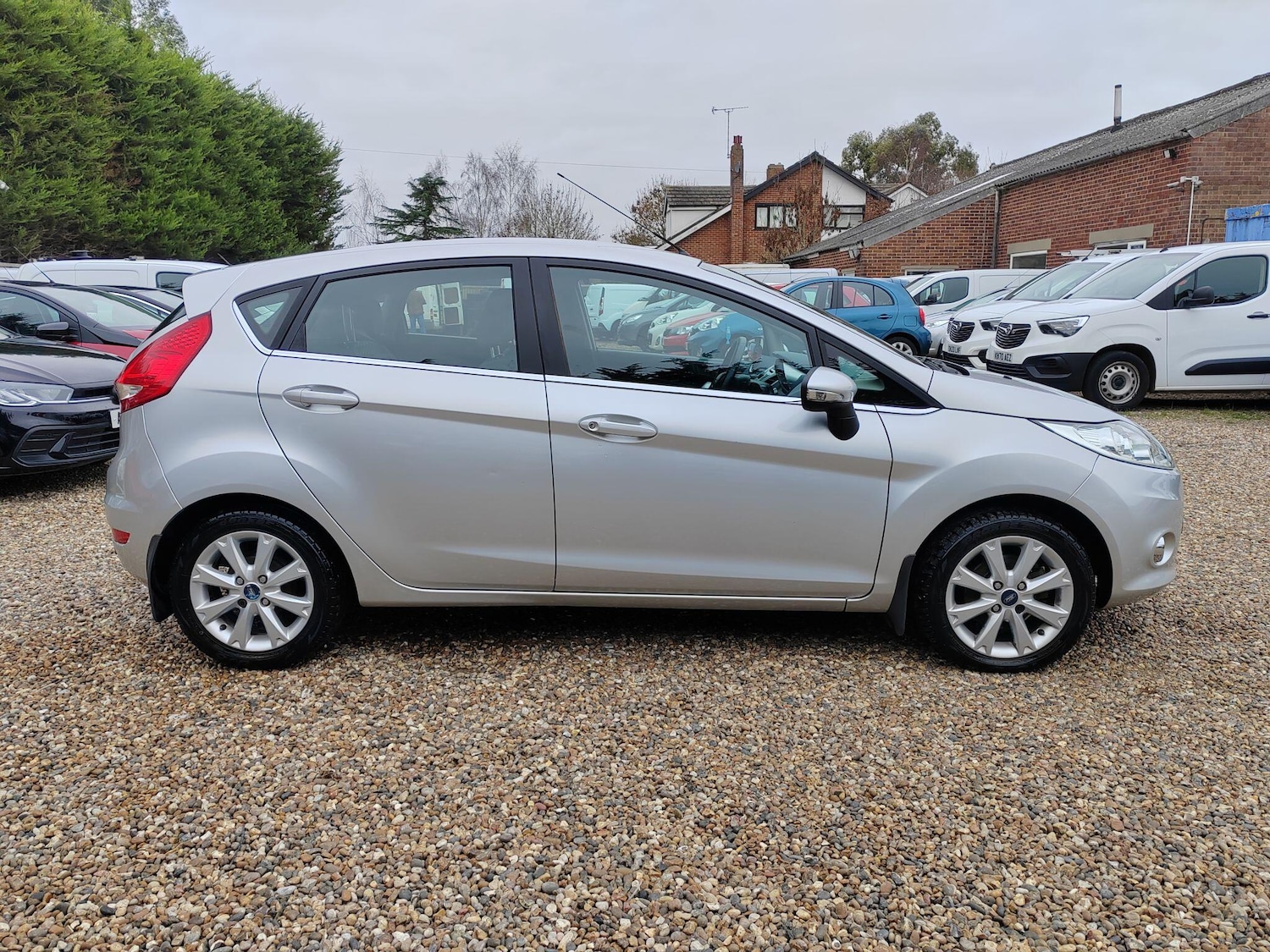 Used Ford Fiesta 2010 for sale - 77067123: Photo 6