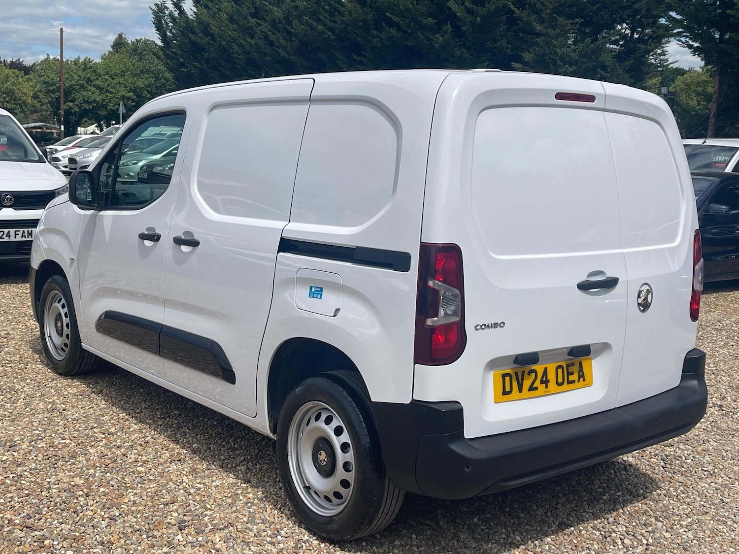 Used Vauxhall Combo 2024 for sale - 76398451: Photo 3