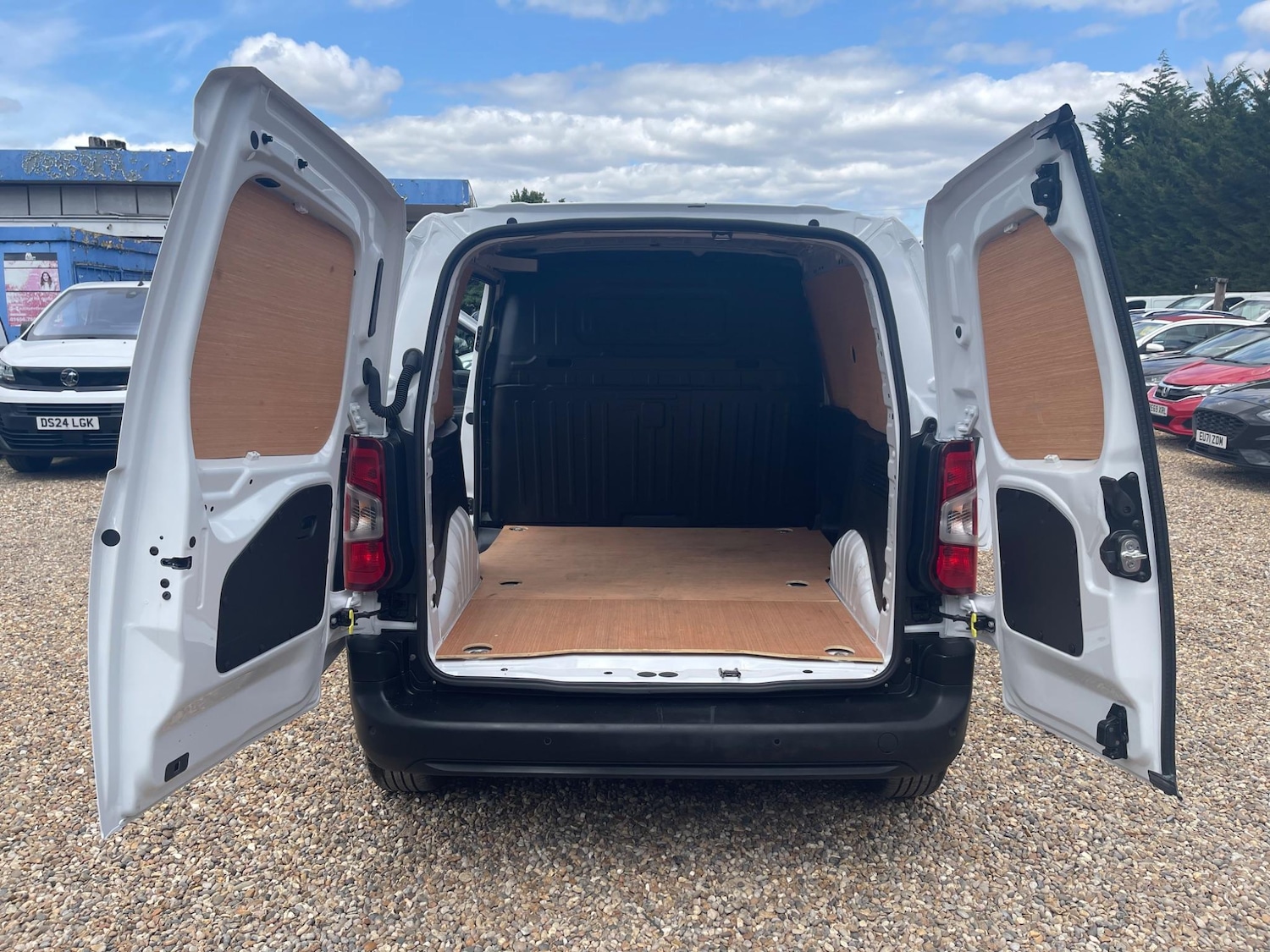 Used Vauxhall Combo 2024 for sale - 76398451: Photo 31