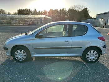 Used Peugeot 206 2002 for sale - 77970700: Photo