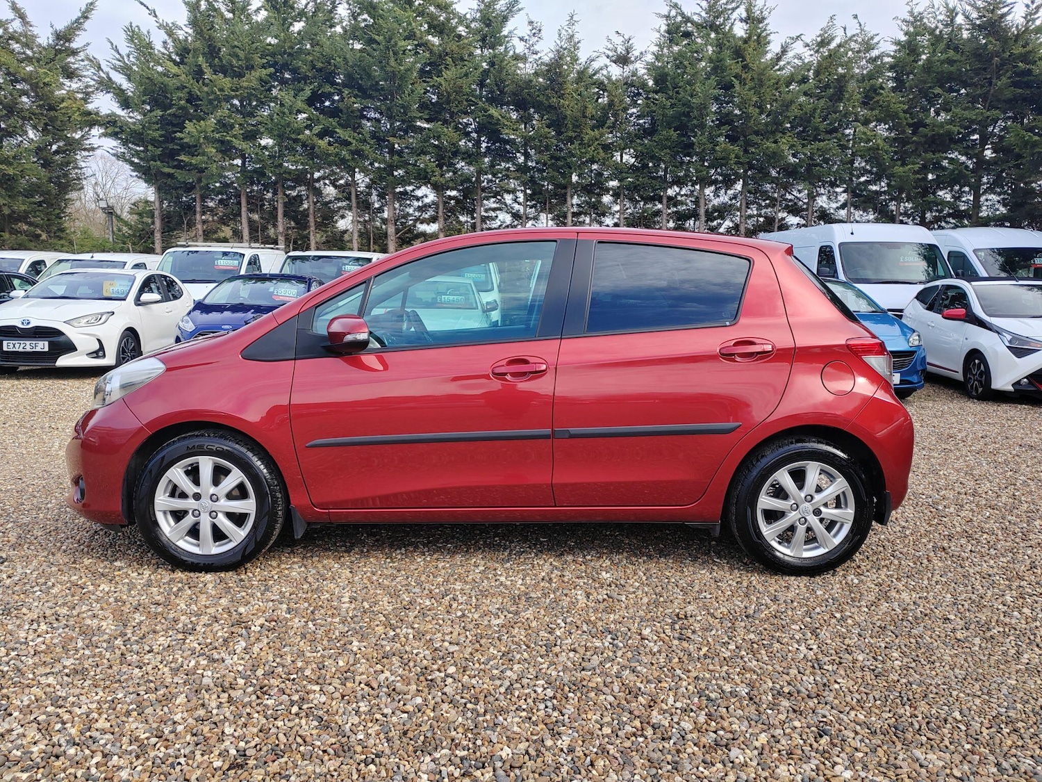 Used Toyota Yaris 2012 for sale - 77637605: Photo 2