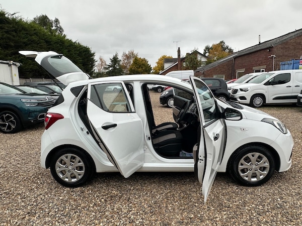 Used Hyundai i10 2016 for sale - 76260070: Photo 23