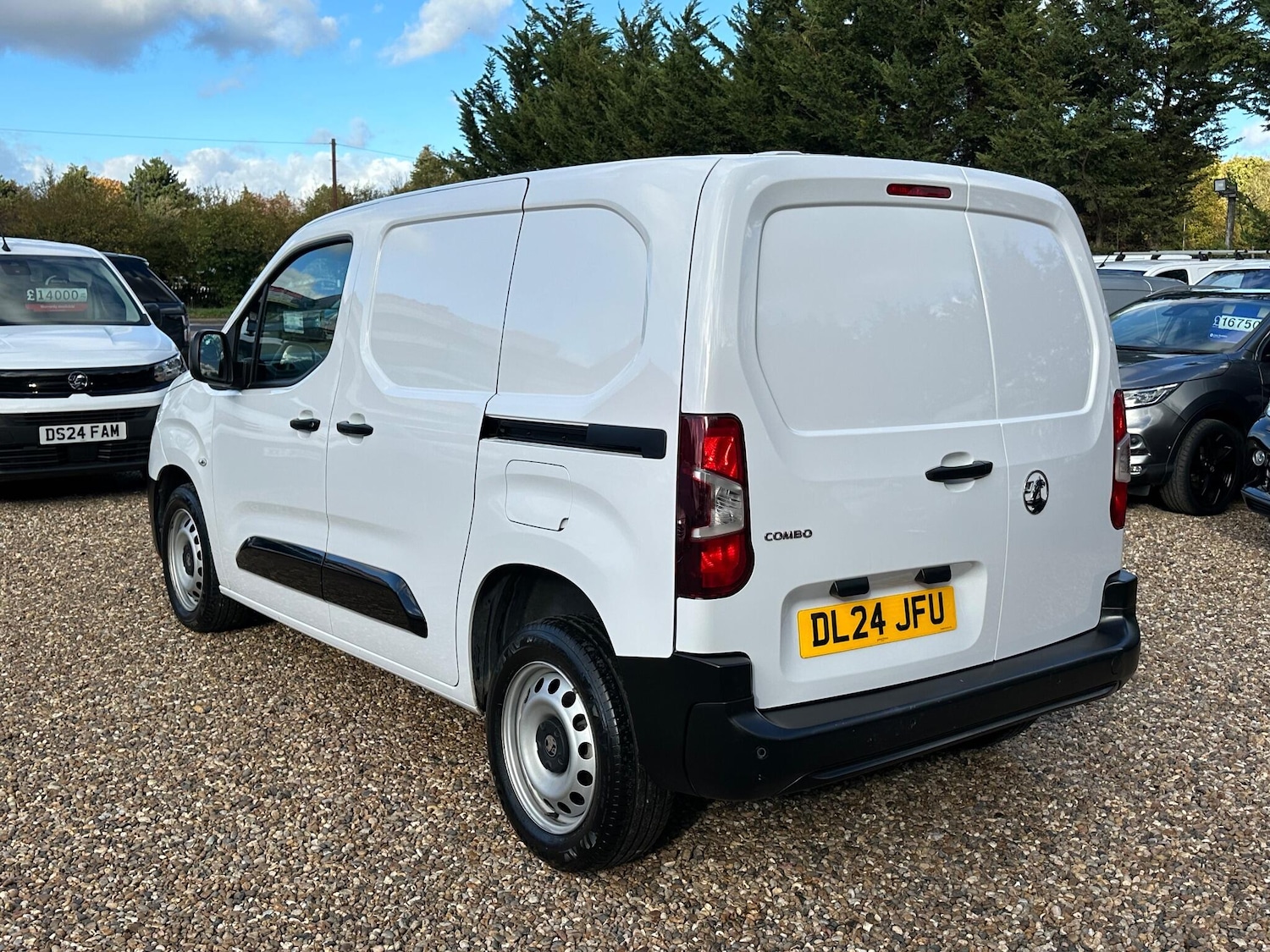 Used Vauxhall Combo 2024 for sale - 76295046: Photo 3
