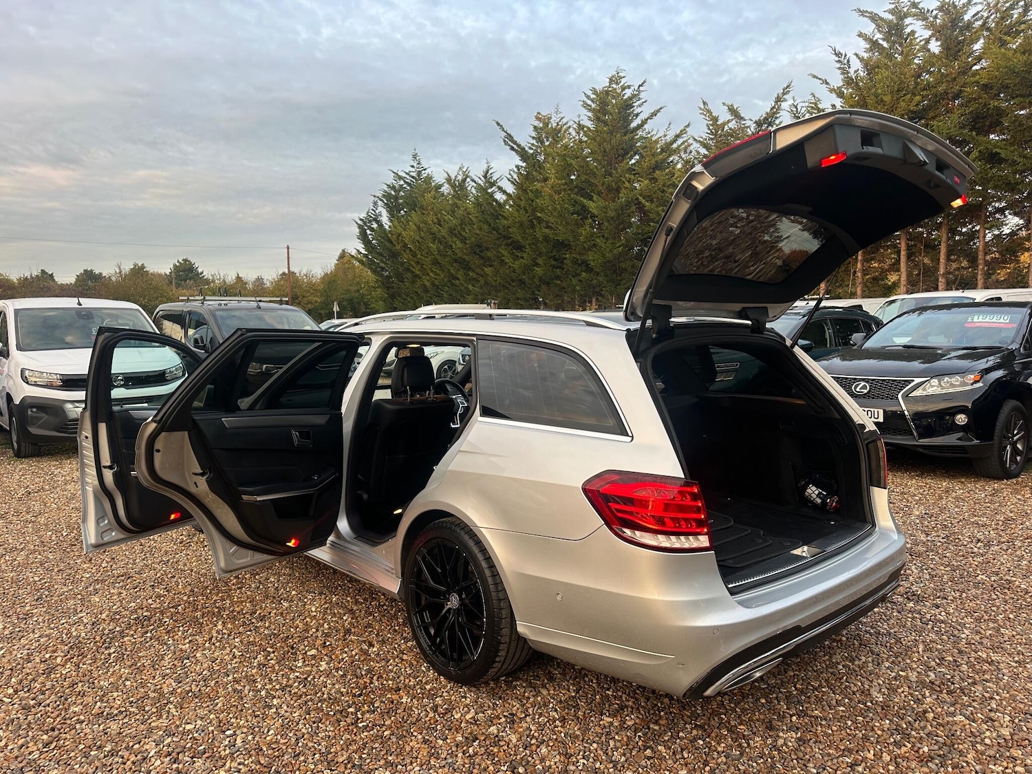 Used Mercedes-Benz E Class 2014 for sale - 76992436: Photo 25