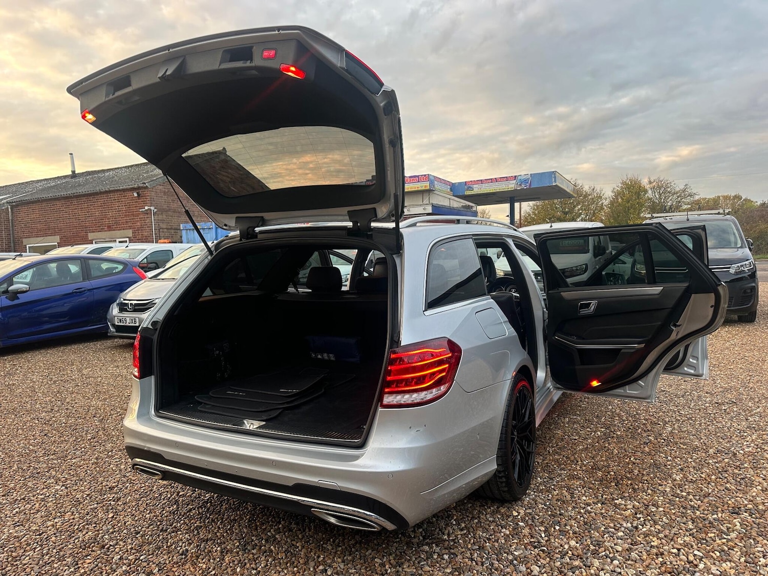 Used Mercedes-Benz E Class 2014 for sale - 76992436: Photo 27