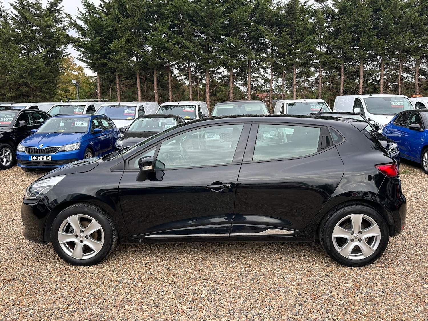 Used Renault Clio for sale - 76995765: Photo 2