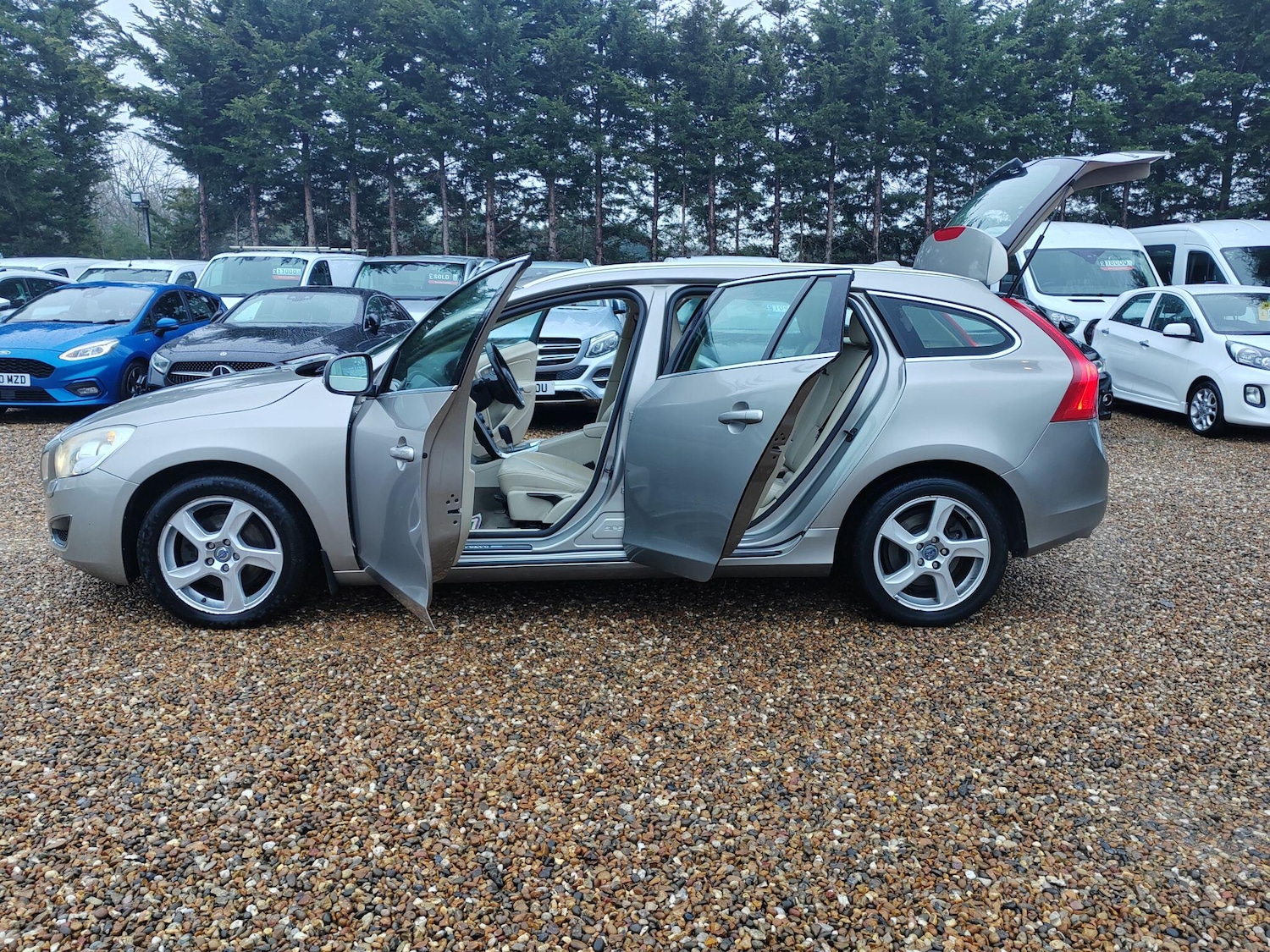 Used Volvo V60 2011 for sale - 77359193: Photo 28