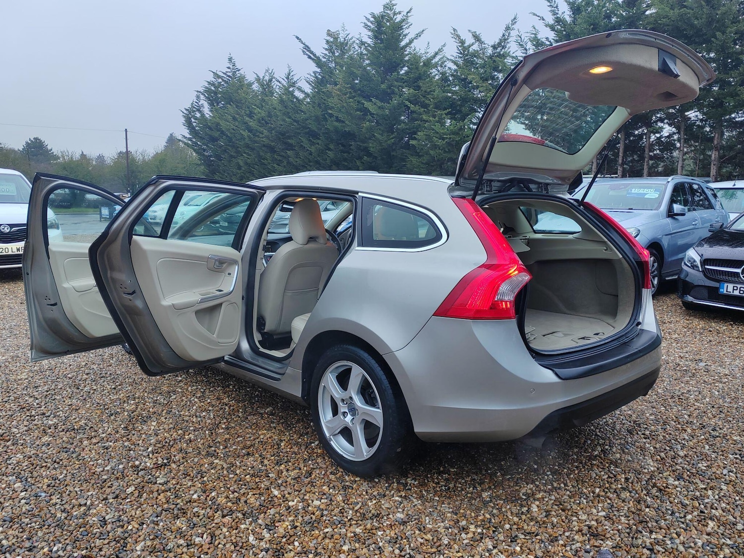 Used Volvo V60 2011 for sale - 77359193: Photo 29
