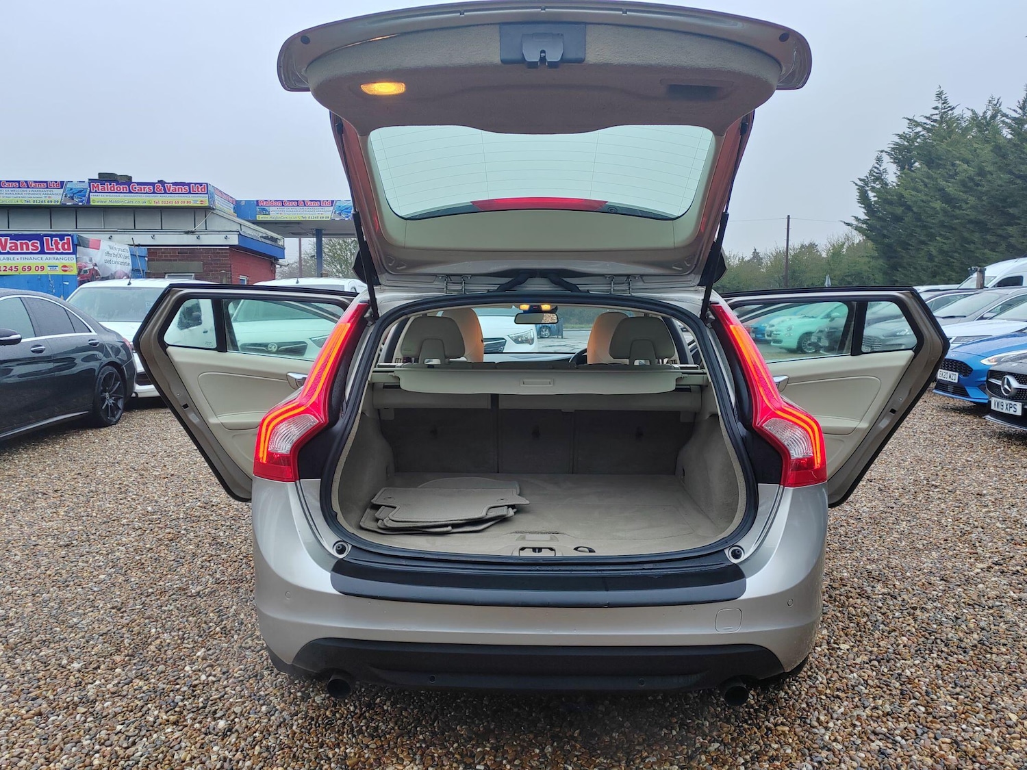 Used Volvo V60 2011 for sale - 77359193: Photo 30
