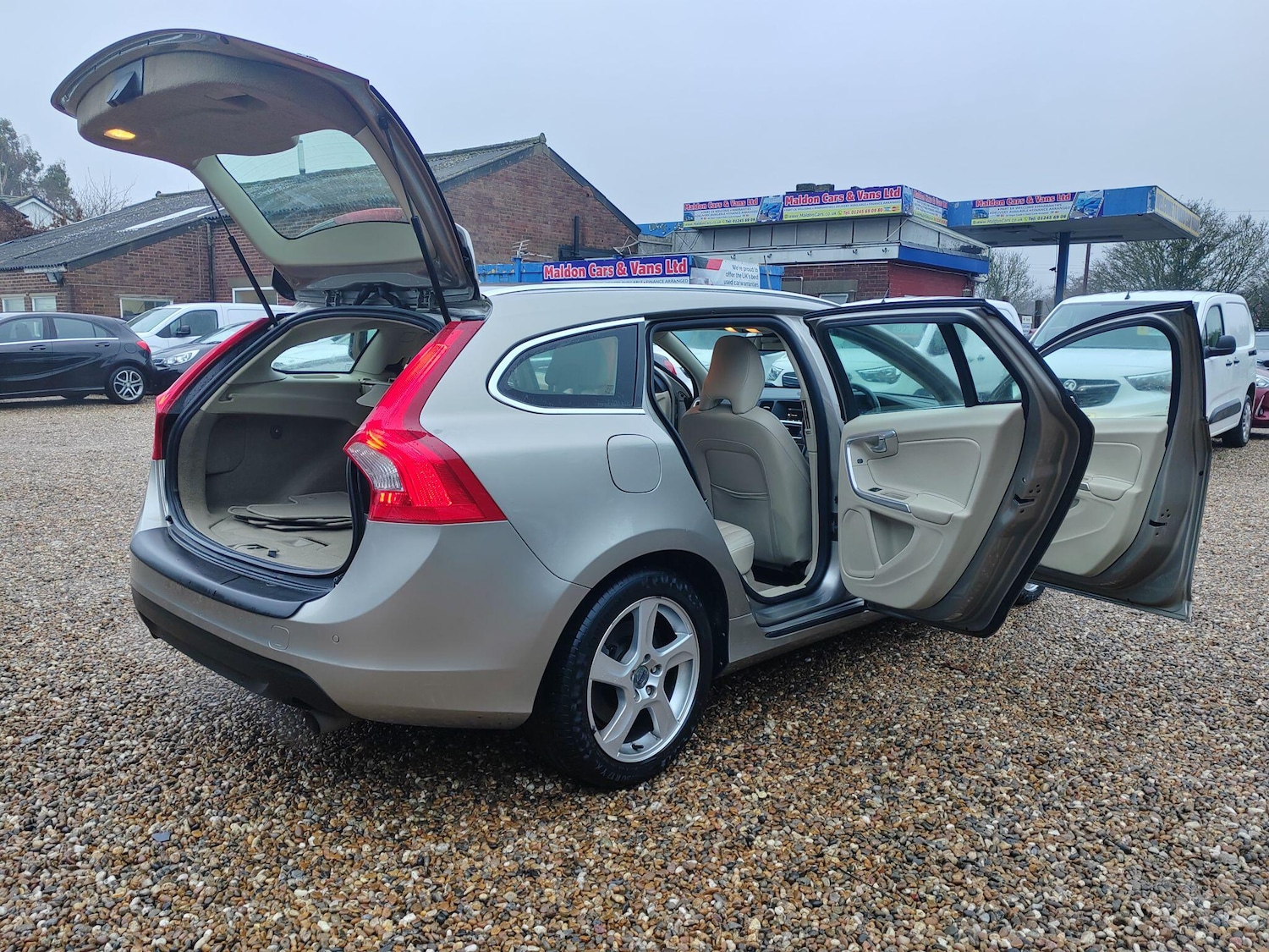 Used Volvo V60 2011 for sale - 77359193: Photo 31