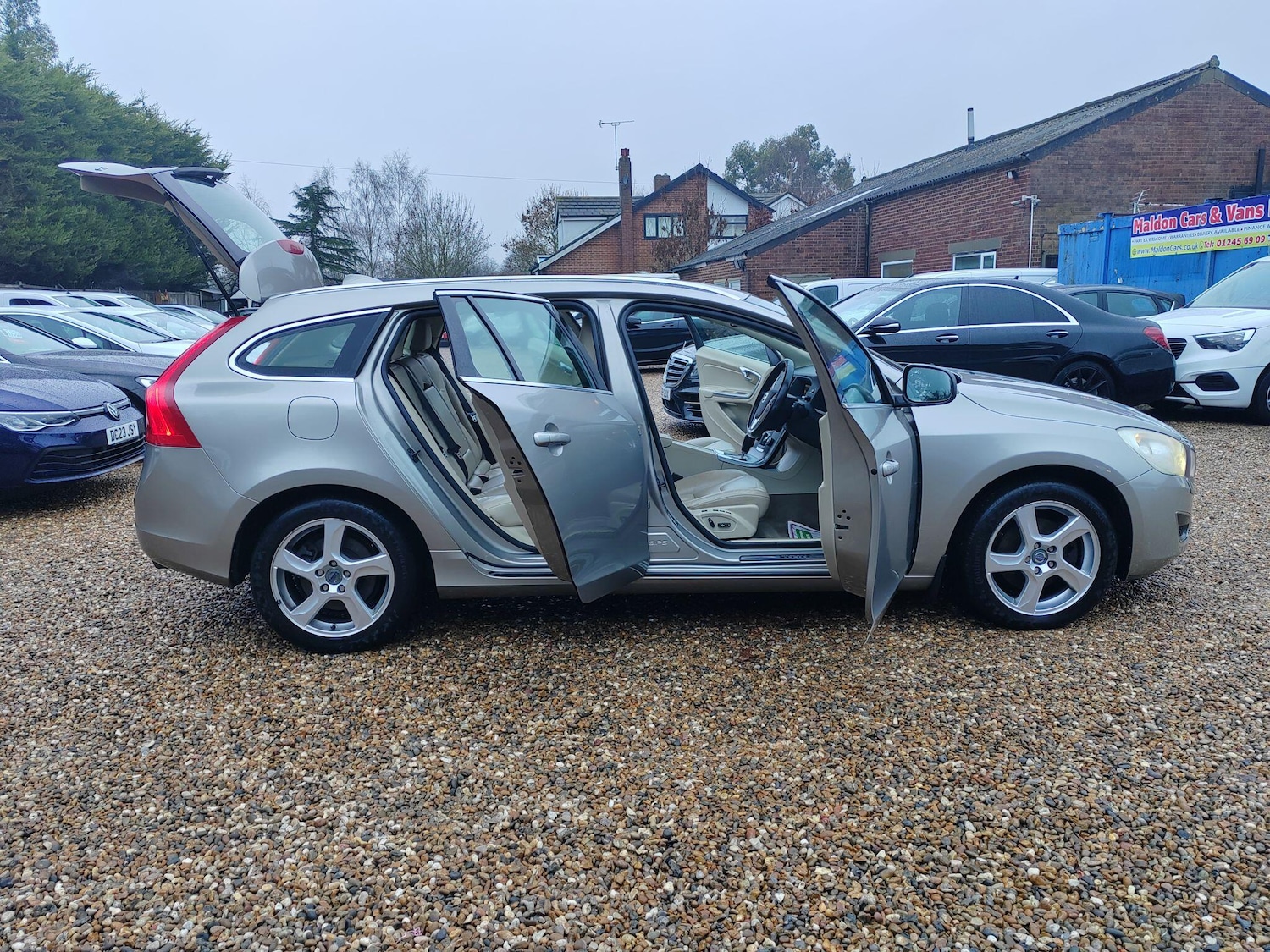 Used Volvo V60 2011 for sale - 77359193: Photo 32