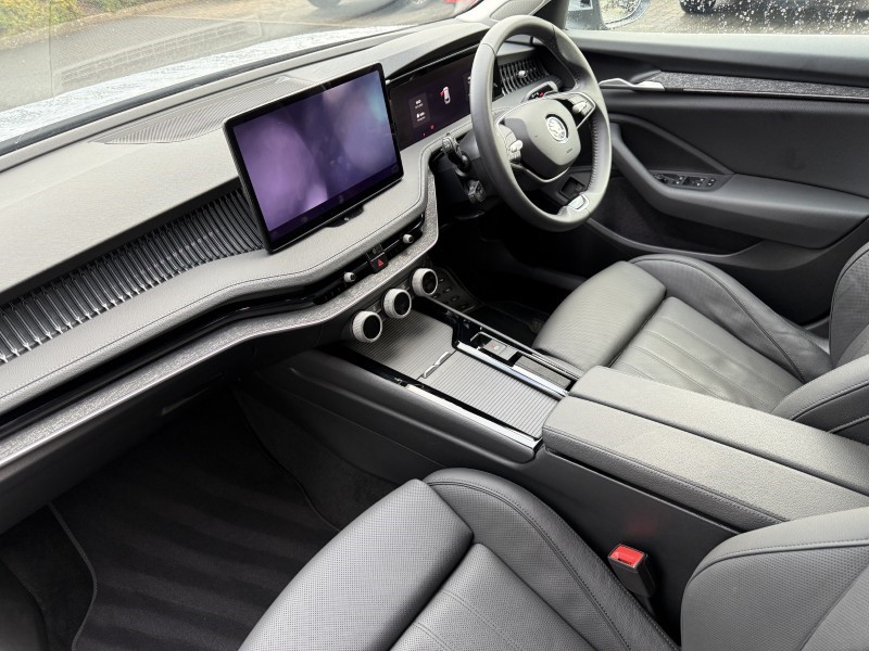 Used Skoda Superb 2024 for sale - 76981955: Photo 2